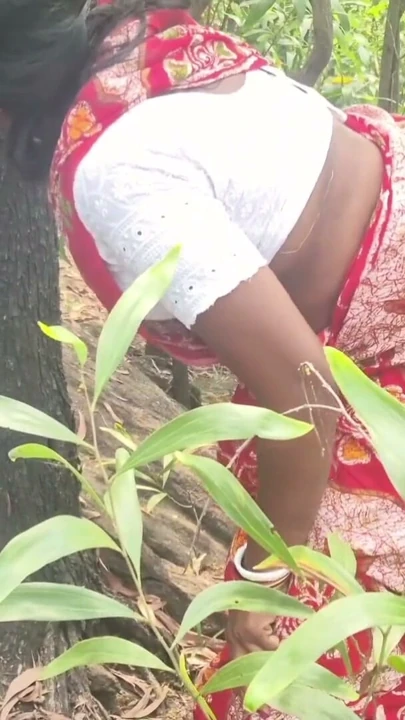 Sona bhabhi outdoor fucking with her brother-in-law, Sali jamaibabu chudachudi bengali audio | Clip 1