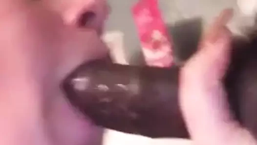 Emily büyük zenci emiyor