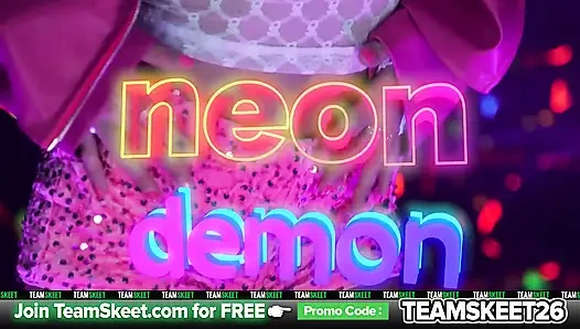 Emma Rosie: Minik neon iblisin Aralık ayı allstar spotlight