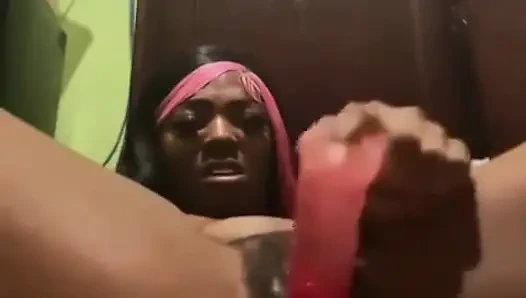 Sıkı amcığımda dildo oyunu