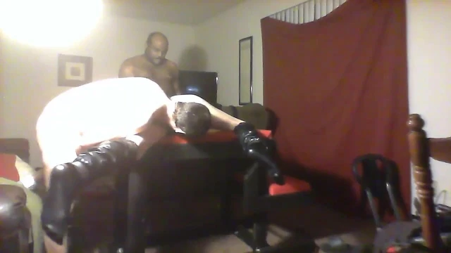 Bölüm 2 arasında cockold wimpy koca satan onun karısı