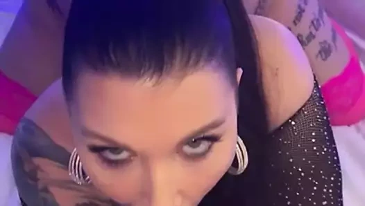 Muhteşem esmer ivy lebelle ıslak amcık sert sikiliyor