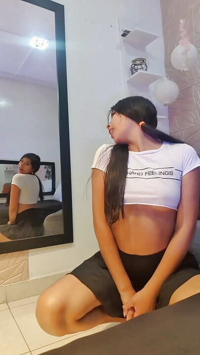 Seksi latin seni sikişmek için baştan çıkarmaya çalışıyor