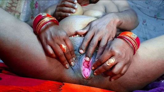 Pregnant suman bhabhi ke chut me bhaiya hanth ghussa ke paani nikal diya.hot jawan aunty ko boyfriend ne Dogg style me but pela.