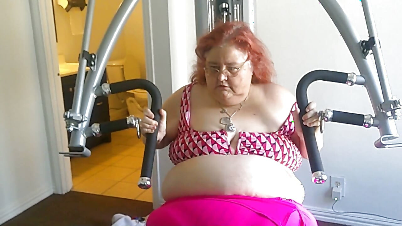 Büyük Güzel Hemşire Vicki Spor Salonunda Egzersiz Yapıyor Bölüm 1