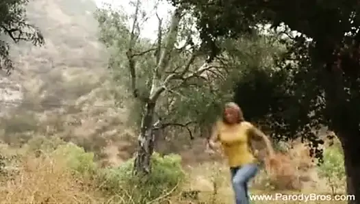 Güzel esmer bebek polis memuru tarafından sikiliyor