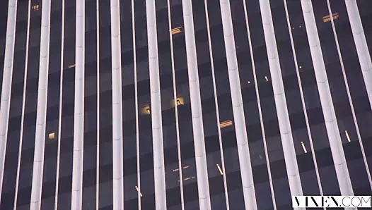 Cadaloz güzel genç hooks yukarı ile ona fantezi dev horoz