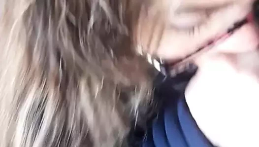 Sandra bahçe kulübesinde beni emiyor