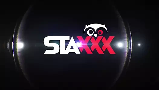 Sarışın hottie kelli staxxx alır siyah horoz içinde ona sıkı göt