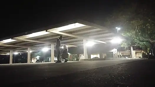 Boş bir otoparkta riskli seks!