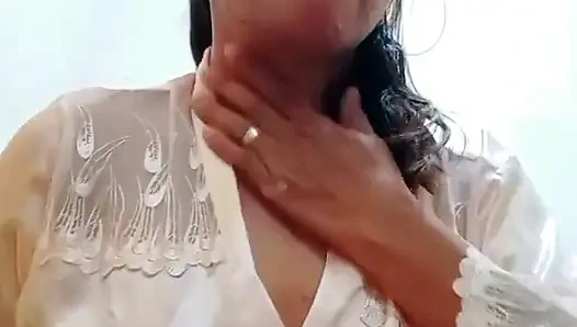 Azgın Filipinli Orta Yaşlı Seksi Kadın Sabah Baştan Çıkarma