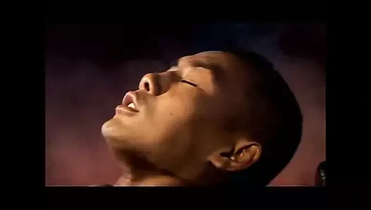 Güzel genç klasik sürtük götünü sikiyor ve canavar siyah yarakla ağzına boşaltıyor