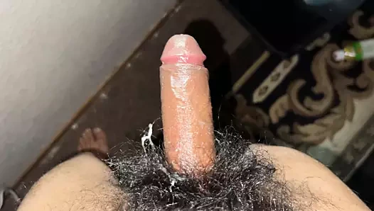 18 yaşındaki twink mastürbasyon yapıyor ve pencere camına boşalıyor