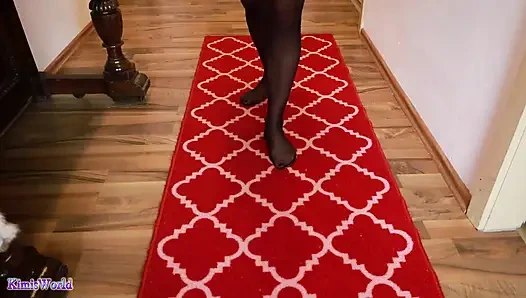 Asmr naylon halıda yürüyor - sheer çoraplı ayaklar ve yumuşak ayak sesi sesleri