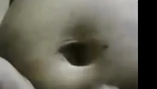 Yaşlı adam büyük yarakla ilgileniyor