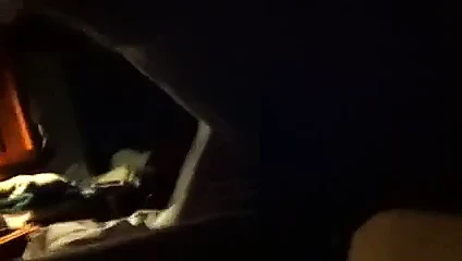 Aldatılan karı sikişmek için boğanın evine gider (zayıf aydınlatma)