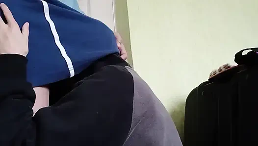 İki komşu lezbiyen oldukları gerçeğini saklıyor