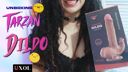 Dildo Tarzan Uxolclub kutu açma versiyonu, İngilizce youtube altyazılı