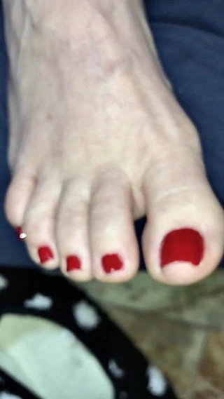 Wifes seksi ayaklar ve kırmızı ayak