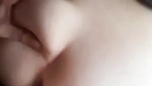 18 Yaşındaki Köpek Köpeği Seviyor