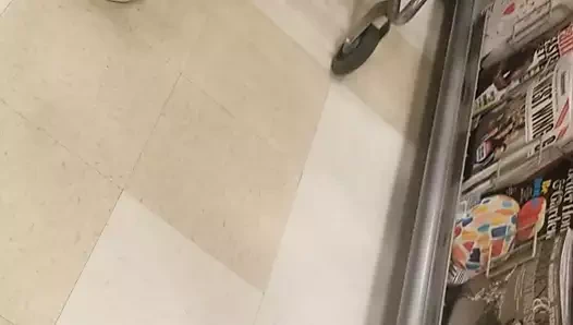 Sıcak kolej kızları publix'te kontrol ediyor