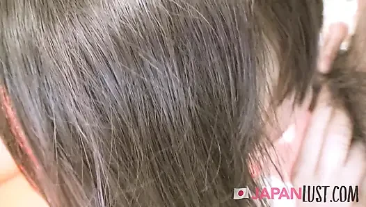 Seksi siyah iç çamaşırlı solgun Japon nine