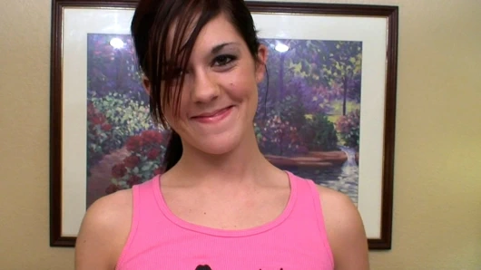 Uzun bacaklı genç ile bir büyük klitoris berbat bir şişman horoz