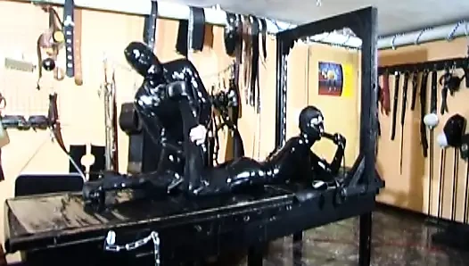 Bdsm hardcore işkence bankta bağlı o sert azarladı