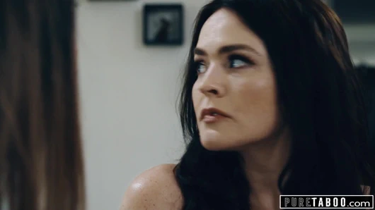 Saf tabu üvey anne üvey amca ile genç yakalandı ve katıldı