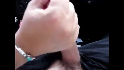 Yolda araba sürerken handjob wf.