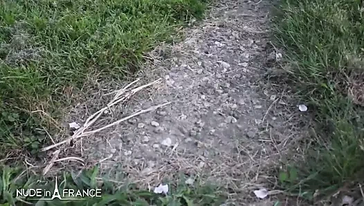 Güzel küçük memeli orta yaşlı seksi kadın meydan okuma için götten sikiliyor ve yüzüne boşaltılıyor