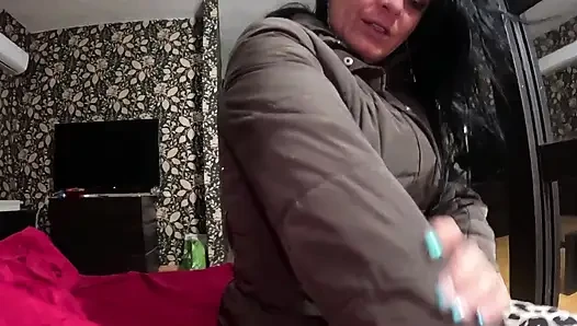 Kahverengi deli gömleği azdırma, uzun tırnaklar, derin ıslak gırtlak ve kılıfıma boşalma