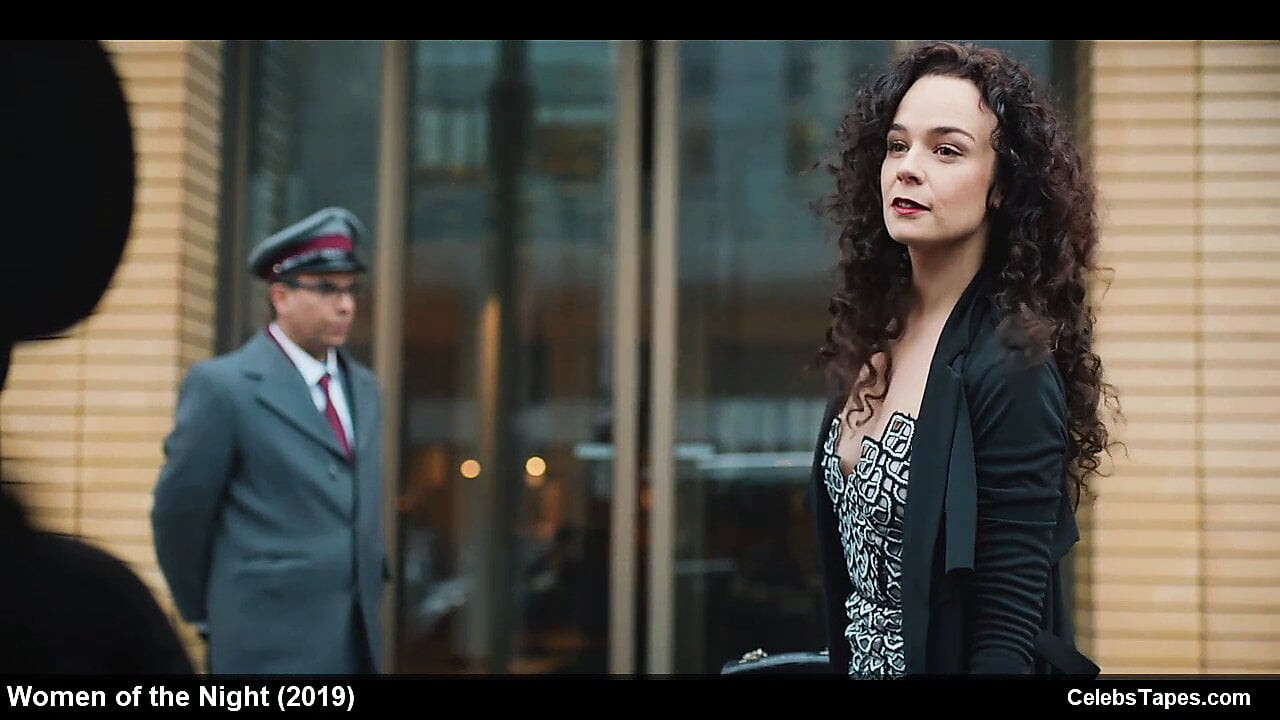 Daphne wellens ve karina çıplak ve seks filmi sahnelerini yakıyor