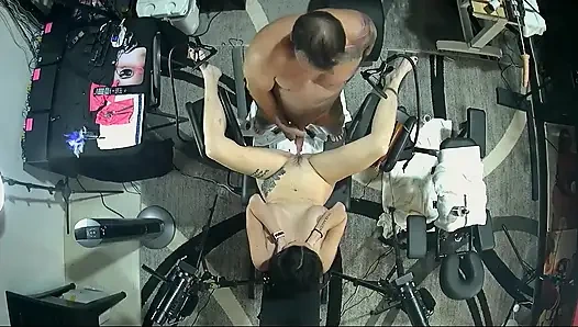 Bir boyut herkese uyar - sıkı amcık büyük bir yarakla yeniden boyutlandırılıyor. Bakış açısı 3 - Rizin'in stüdyosu.