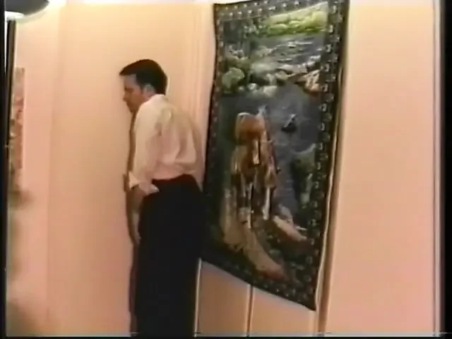 Eşcinsel aşıklar aynı anda bir çift başlı dildoyu domaltarak paylaşıyor