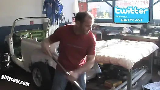 Jung stajyer atölyede sert sikiliyor