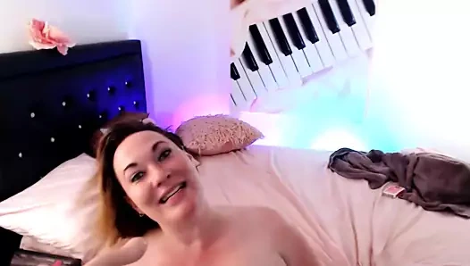 Sana onun tombul snatch vermek gerçekten kiraz bobby kapalı alır