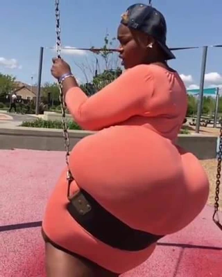 Siyah bbw üzerinde bir salıncak