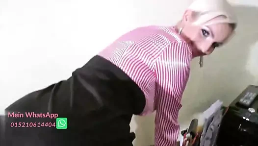 Sekraterin muss im Buero mit dem Chef sex haben