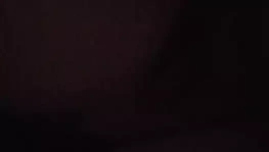 Oturan üzerinde adım baba yüz yapma onu yalamak