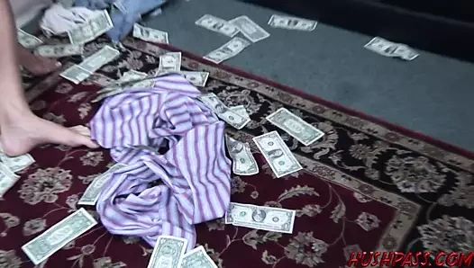 Ev hanımı kendall brooks alır 2 musluklar ve boşalmak