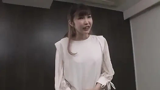 Sara Haneda hassas vücut çiş tutma cenneti