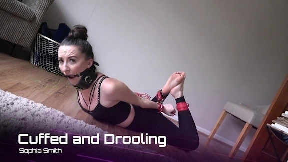 Kelepçeli ve salya akıyor