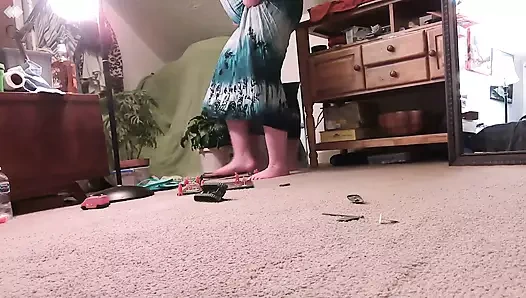 V 428 dev kadın bir ordu yaklaştığını duydu ve ayağa kalktı ve onları durdurdu