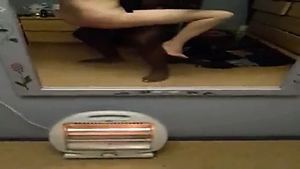 Aynada yükselen siyah ve beyaz