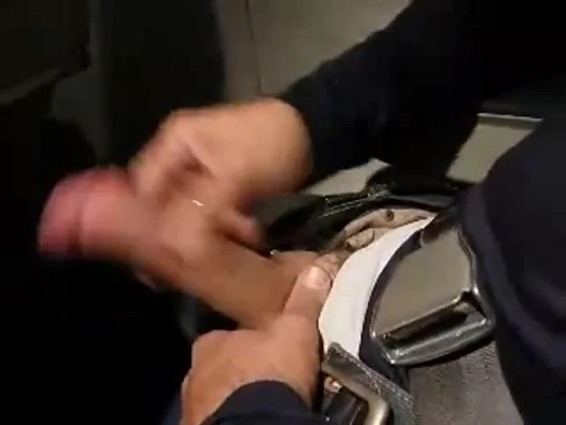 adam okşayarak onun horoz üzerinde bir uçak