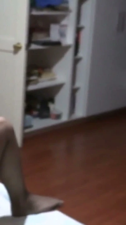 Karım porno izleyerek mastürbasyon yapmayı seviyor, büyük boşalma | Bölüm 1