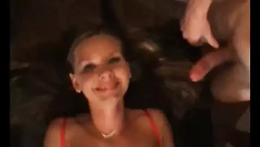 Kırmızı iç çamaşırı bukkake güzel kız