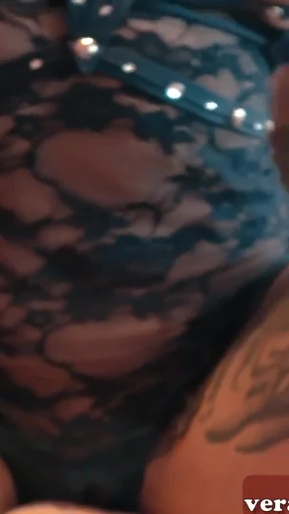 Inked Alman sarışın milf pov filme sırasında the sikme tarih ile bir cumshot içinde ona ağız | Klip 2
