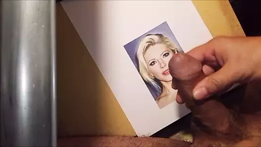 Katheryn Winnick'in basılı yüz fotoğrafı için haraç